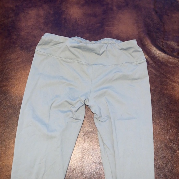 🦋Adorable Light green leggings! - Picture 3 of 6